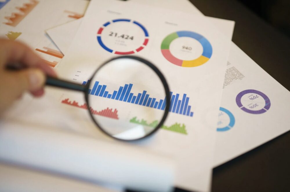 統計データが表されているプリント